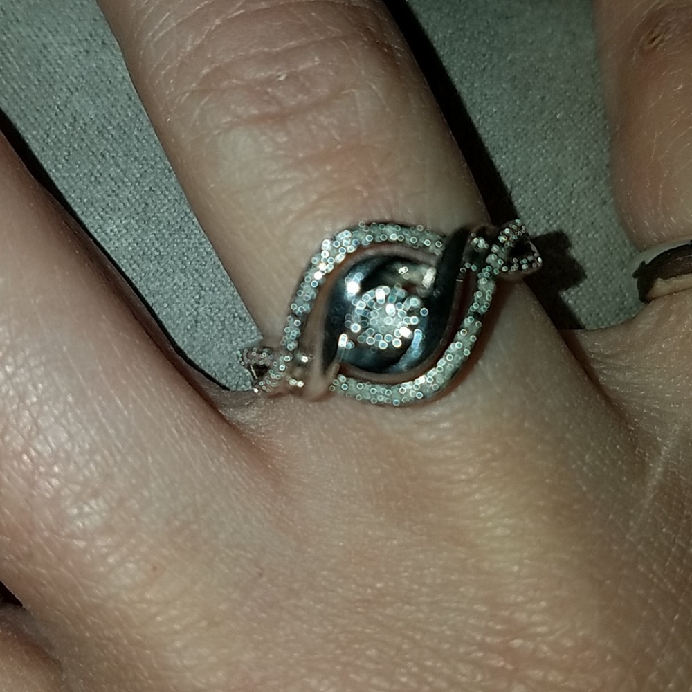 Beautiful white gold or silver w/accent diamonds